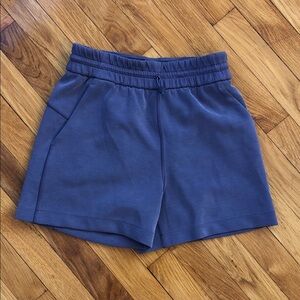 lululemon athletica NWOT dusty purple
Athletic Shorts size 2 awesome
